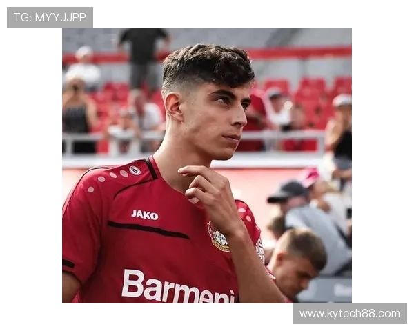 17号足球明星展现艺术才华绘画作品引发球迷热议与赞赏 17号足球明星展现艺术才华绘画作品引发球迷热议与赞赏