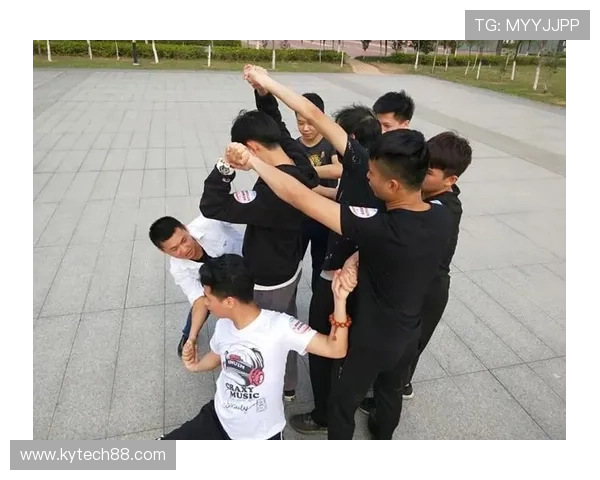 南京排球队心理素质揭秘：如何在赛场上展现超强心理韧性与团队协作能力